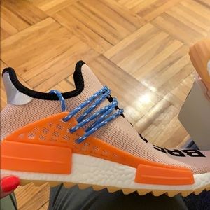 Size 7 Men , Women size 9 .